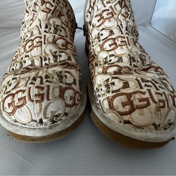 UGG Women’s Vintage Cozy Winter Boots Embroidered Logo Size US 10 / EU 41 - Picture 9 of 9